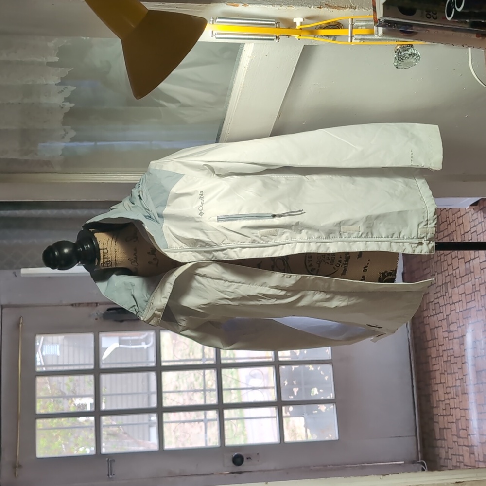 Columbia Women's White and Gray Rain Jacket - Picture 2 of 16